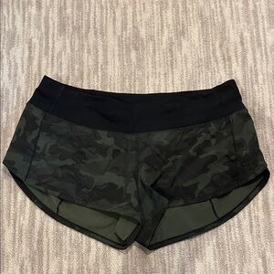 lululemon Black and Green Camo Athletic Shorts Size 8 NWOT Speed Up